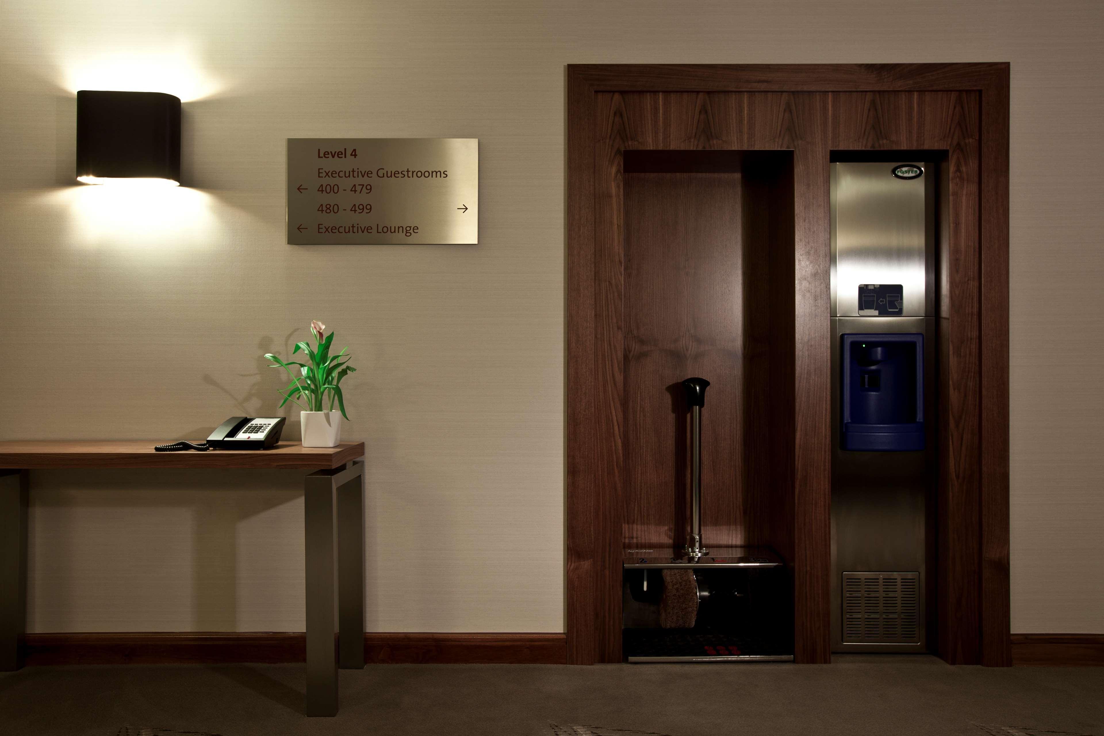 Hilton London Heathrow Airport Terminal 5 Ξενοδοχείο Χίλινγκτον Εξωτερικό φωτογραφία