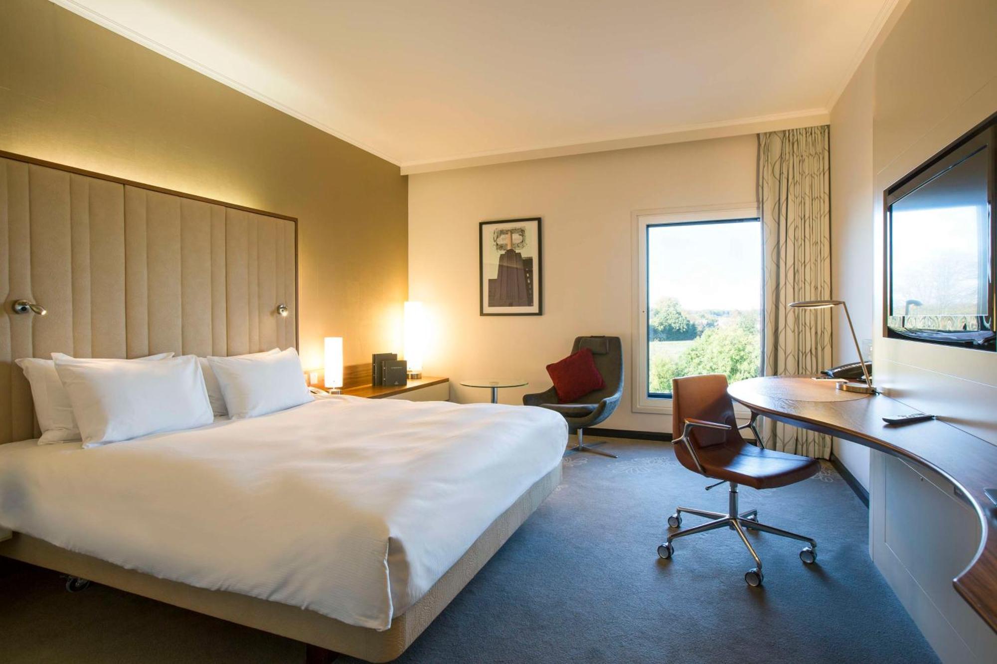 Hilton London Heathrow Airport Terminal 5 Ξενοδοχείο Χίλινγκτον Εξωτερικό φωτογραφία